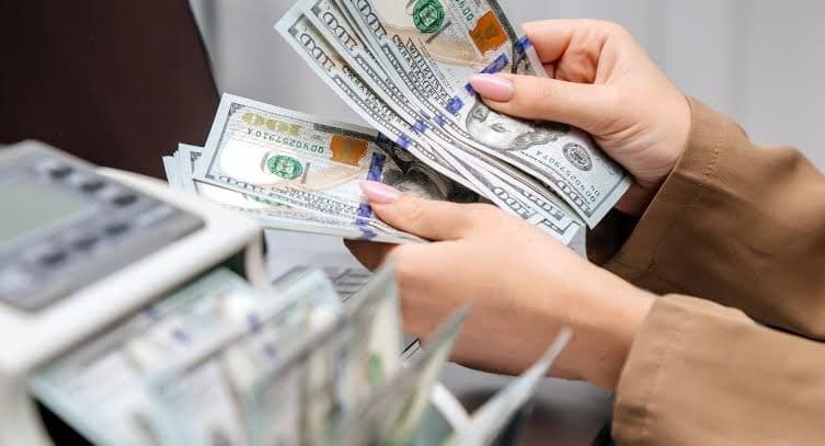 DÓLAR PARALELO CIERRA ESTE MARTES EN BS 12,30 TRAS UNA JORNADA AL ALZA