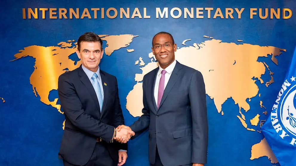 RODRIGO PAZ PROMULGA LEY QUE APRUEBA PRÉSTAMO DE FMI